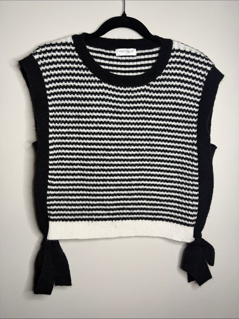 vestique Black & White Striped Knit Sleeveless Sweater